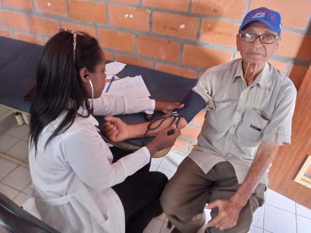 La Colaboración Médica Cubana en Venezuela entrega amor y salud al pueblo venezolano. #40AniversarioUCCM   #CubaPorLaVida #HéroesDeLaSalud #CubaCoopera  <a href="/cubacooperaven/">Brigada Médica Cubana en Venezuela</a> <a href="/Cubacooperabol2/">Brigada Médica 🇨🇺 Bolívar🇻🇪</a>