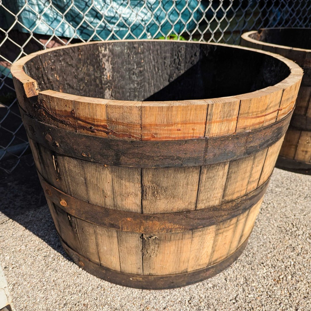 Half Barrel Planters For Sale 🪴

These barrels have been retired from beer production and are perfect for any DIY barrel projects and even make fantastic planters for your garden!

Purchase now for pick up at the Milwaukee taproom: mobcraftbeer.com/product/barrel…