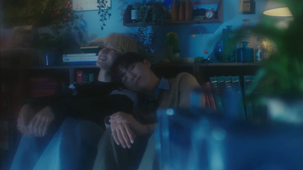 wonuoiawoo's tweet photo. in a world where everything is tiring and draining, cheers to youth is a song that reminds us, it’s okay when things didn’t go the way we want it to be, its also our first time living in this world so we shouldn’t be too harsh with ourselves. 🤍 https://t.co/3ILKRvFszi