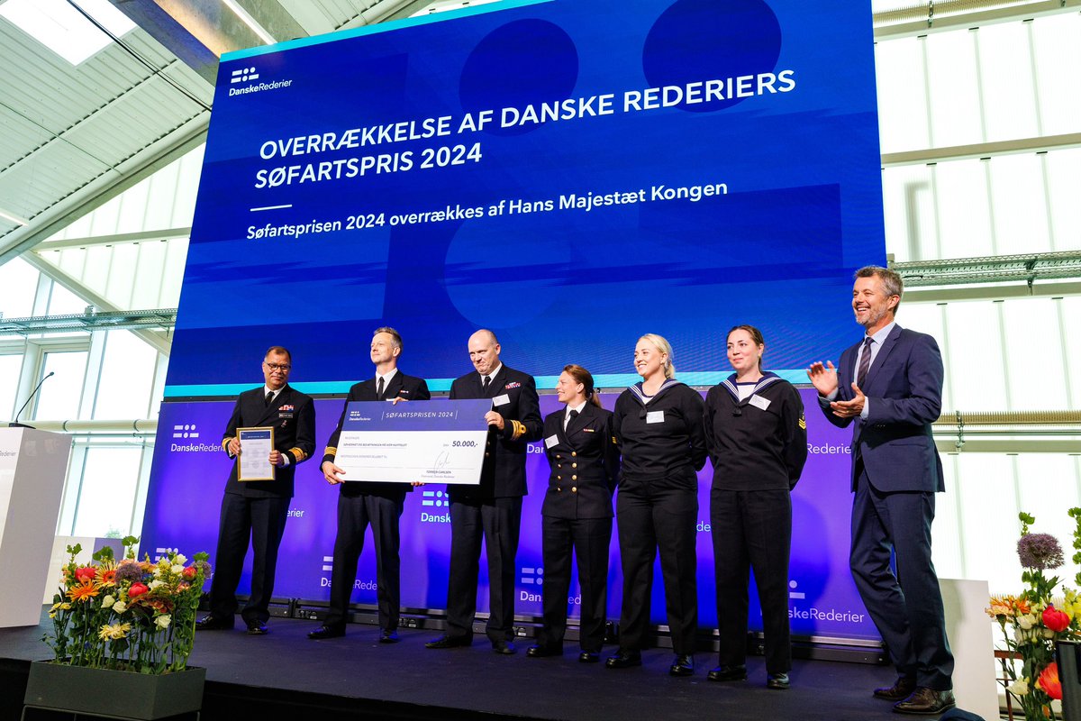 Tillykke til <a href="/lund_sunelund/">Sune</a> og resten af besætningen på Iver Huitfeldt, som sammen med Søværnet vinder dette års Søfartspris for at passe godt på vores søfarende. #værdatkæmpefor #dkpol #blaadk