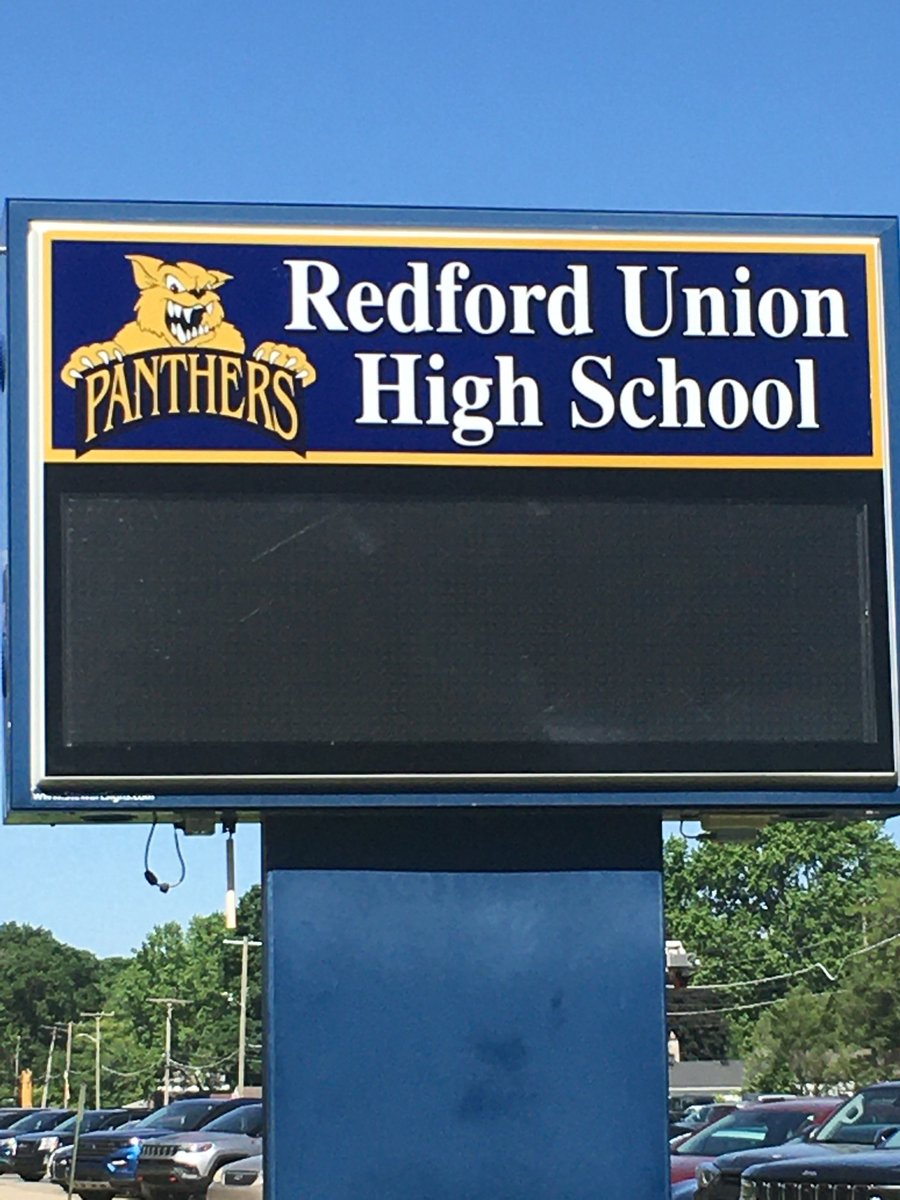 Big thanks to @iiler_2 for inviting @CalvinKnightsFB to the building! Enjoyed learn & connecting w/elite prospects that reign from @REDFORDUNION #CalvinGoldRush