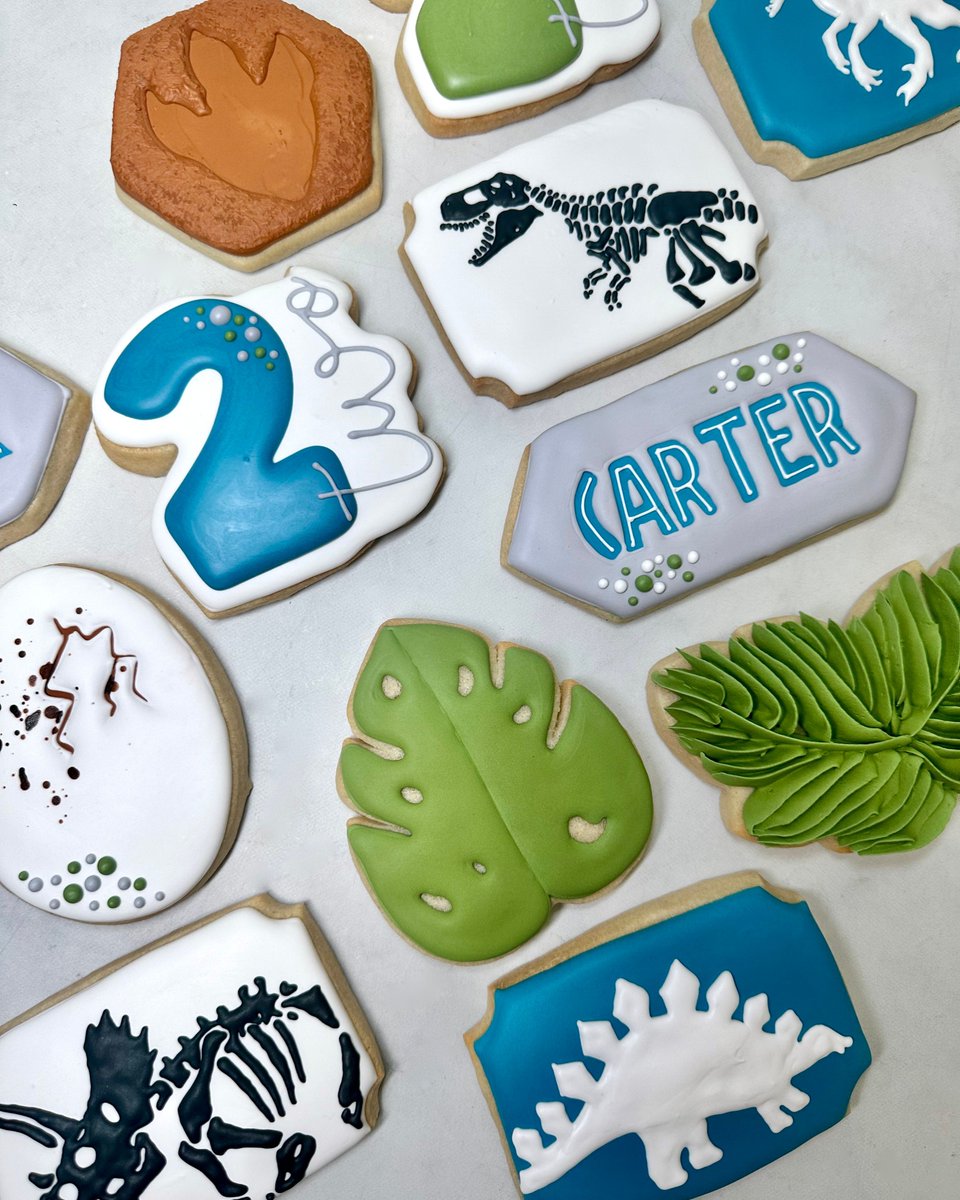 Jurassic World cookie set! Get em before they escape! 🦖🦕

#jurassicworldcookies #kupcakekitchen #customcookies #wantcake #jurassicparkcookies #jurassicparkparty #jurassicparkbirthday #birthdayideas #birthdayinspiration #cookieinspo #cookiegifts #designercookies #birthdaycookies