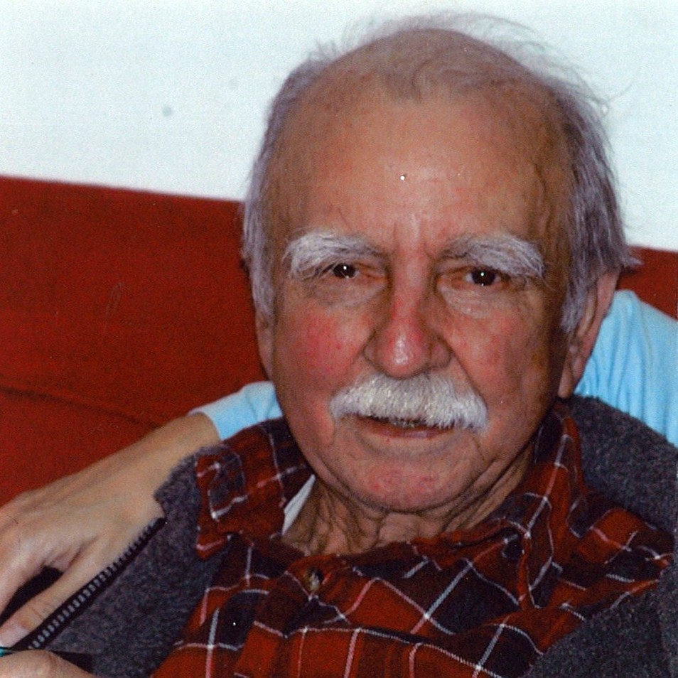 This is Ronald Read. He worked as a gas station attendant, mechanic, & janitor for 40 years. But he died with a net worth of $8M dollars in 2014 (worth almost $11M today). Hey didn't buy BTC or win the lotto, This is the incredible story of how he got rich (& you can too).