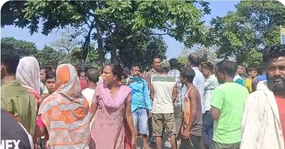 The death of a detainee at #KhelmatiPoliceStation in #Assams #Lakhimpur district on May 23 has ignited widespread outrage among local residents. Police have resorted to lathi-charge, tear-gas spraying to disperse protesters.