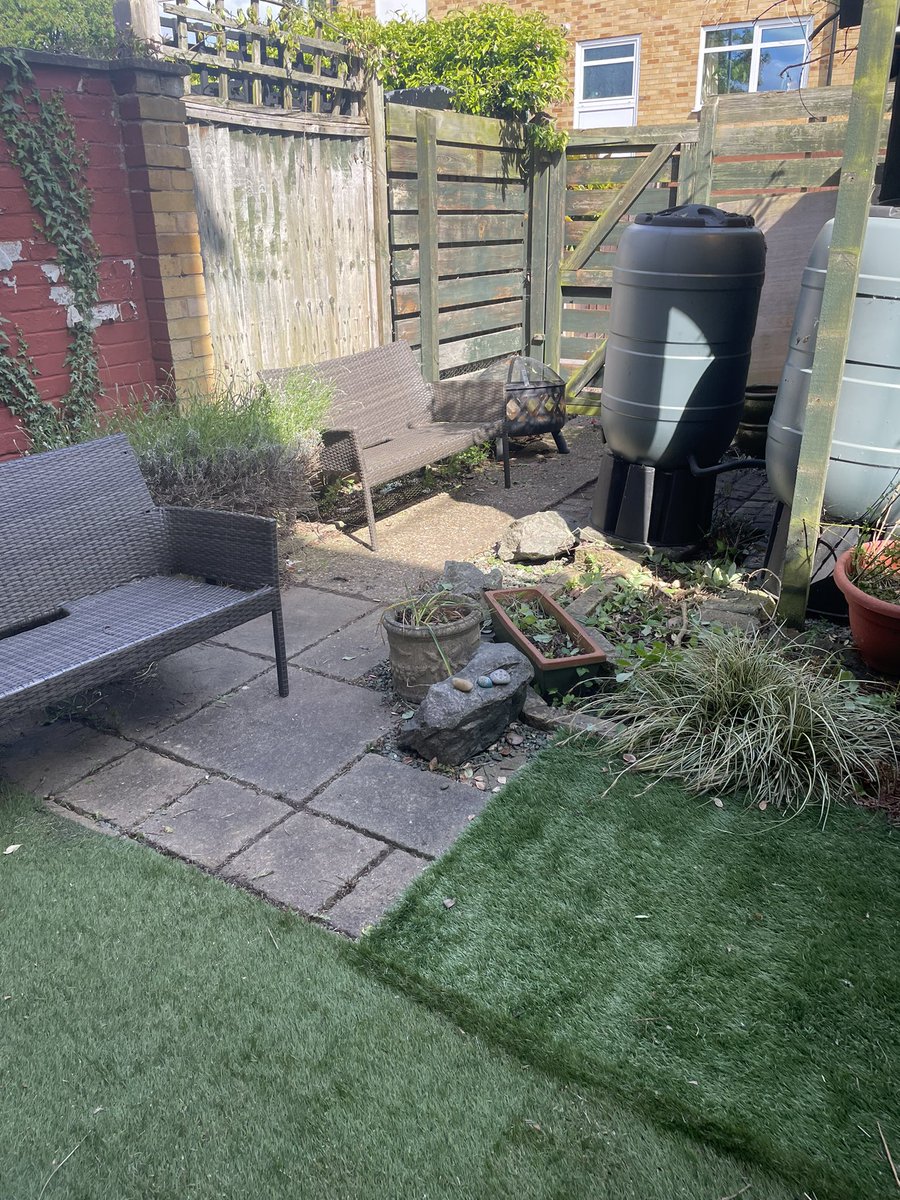 Part 1 Garden clear out. Part 2 will commence next week. Lots of repainting to do! I can now sit out and enjoy the garden for a bit. #MyLifeAsMarsha