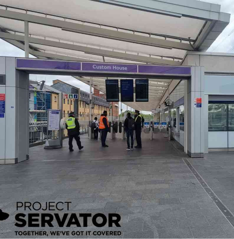 Working in partnership with security from @ExCeLLondon ahead of the upcoming @MCMComicCon event, officers from #ProjectServator have today been speaking with people, remind them to be vigilant when out and about and asking them to be our eyes and ears when we are not about.