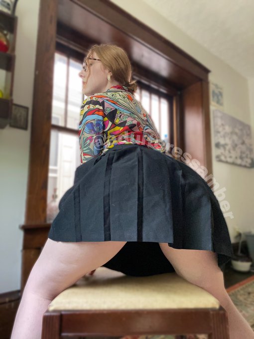 office siren vibes https://t.co/MrttTOtS1H<a href="/tag/humpday"class="tags"><span>#humpday</span></a>