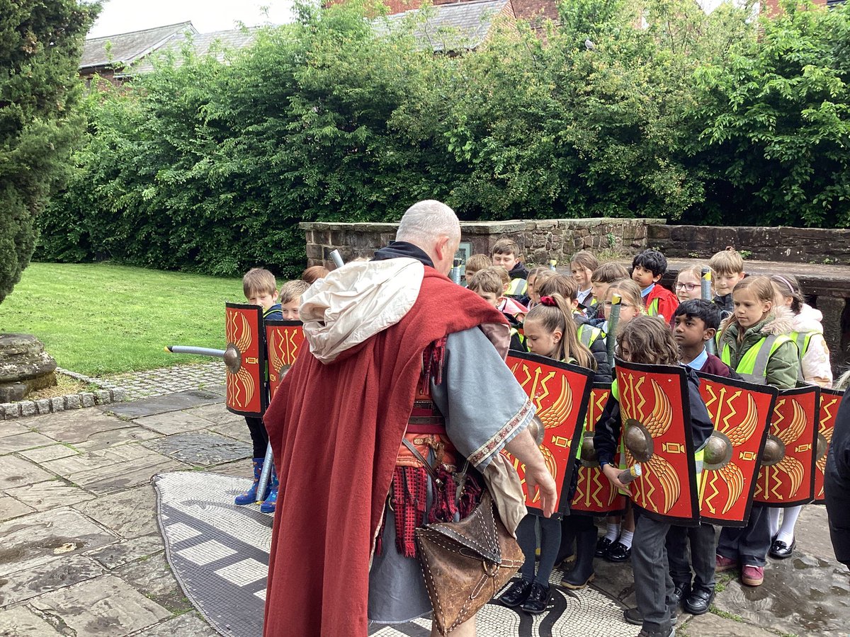 G_HamiltonClass's tweet photo. Next, we had Roman training. https://t.co/XaQFc0WHUk