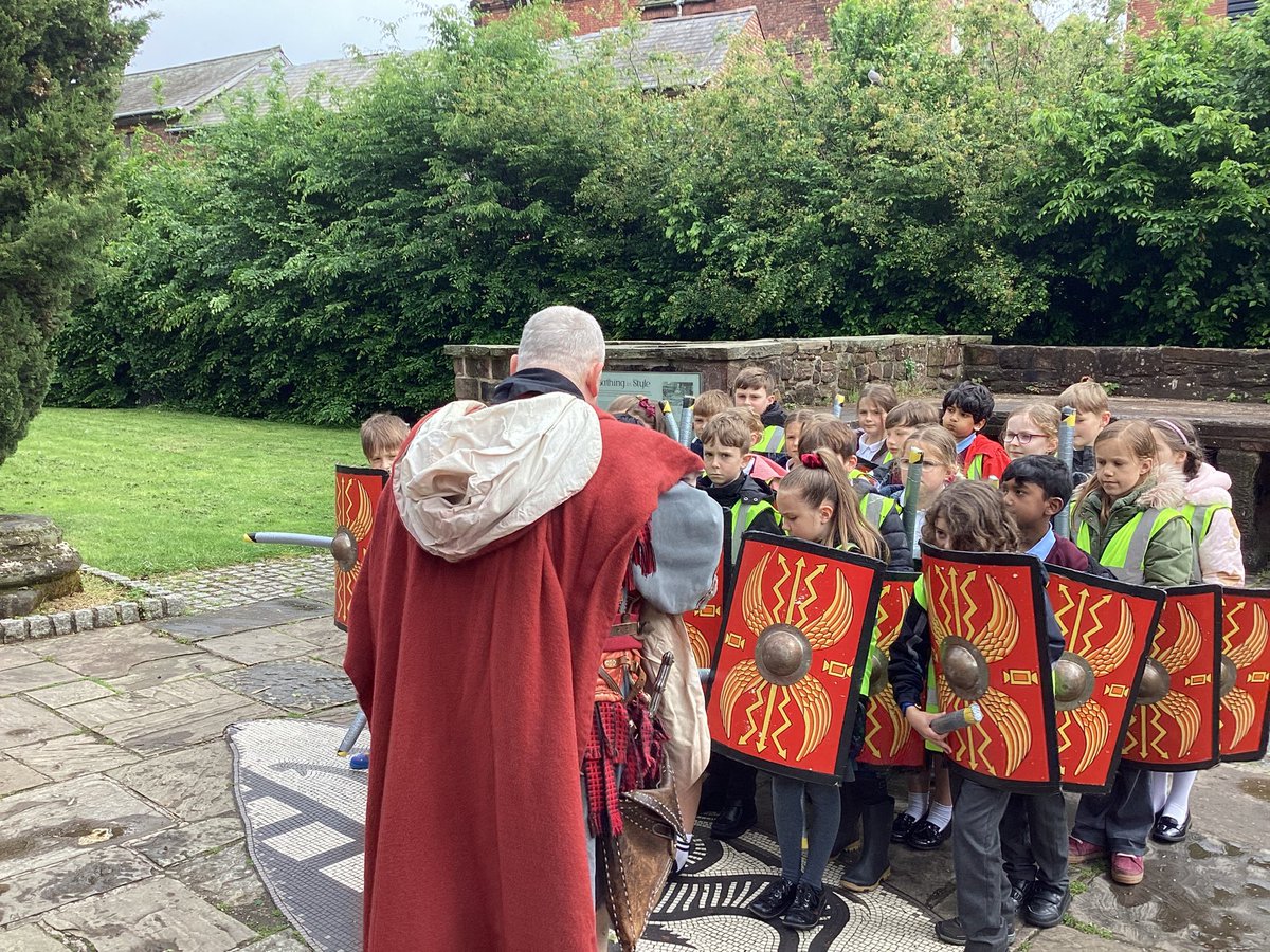 G_HamiltonClass's tweet photo. Next, we had Roman training. https://t.co/XaQFc0WHUk