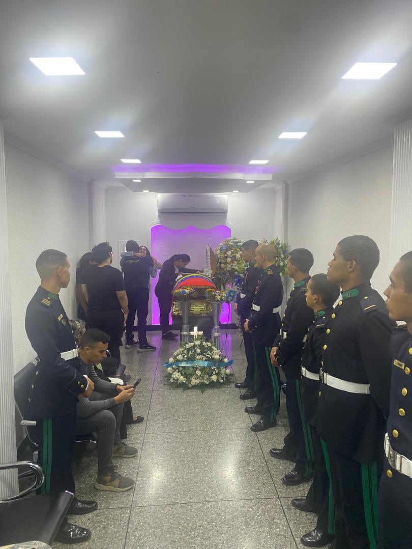 anabgm_'s tweet photo. DENUNCIA PÚBLICA | @TarekWiliamSaab @MinpublicoVEN @TSJ_Venezuela 
¡Indignación y tristeza total es lo que sentimos! Hoy se cumple 1 mes desde la trágica y misteriosa muerte de mi hermano, el cadete de 1er año de la aviación Eduar Josueth Ramirez Guerrero. Seguimos SIN RESPUESTAS https://t.co/ENJUf20vkq
