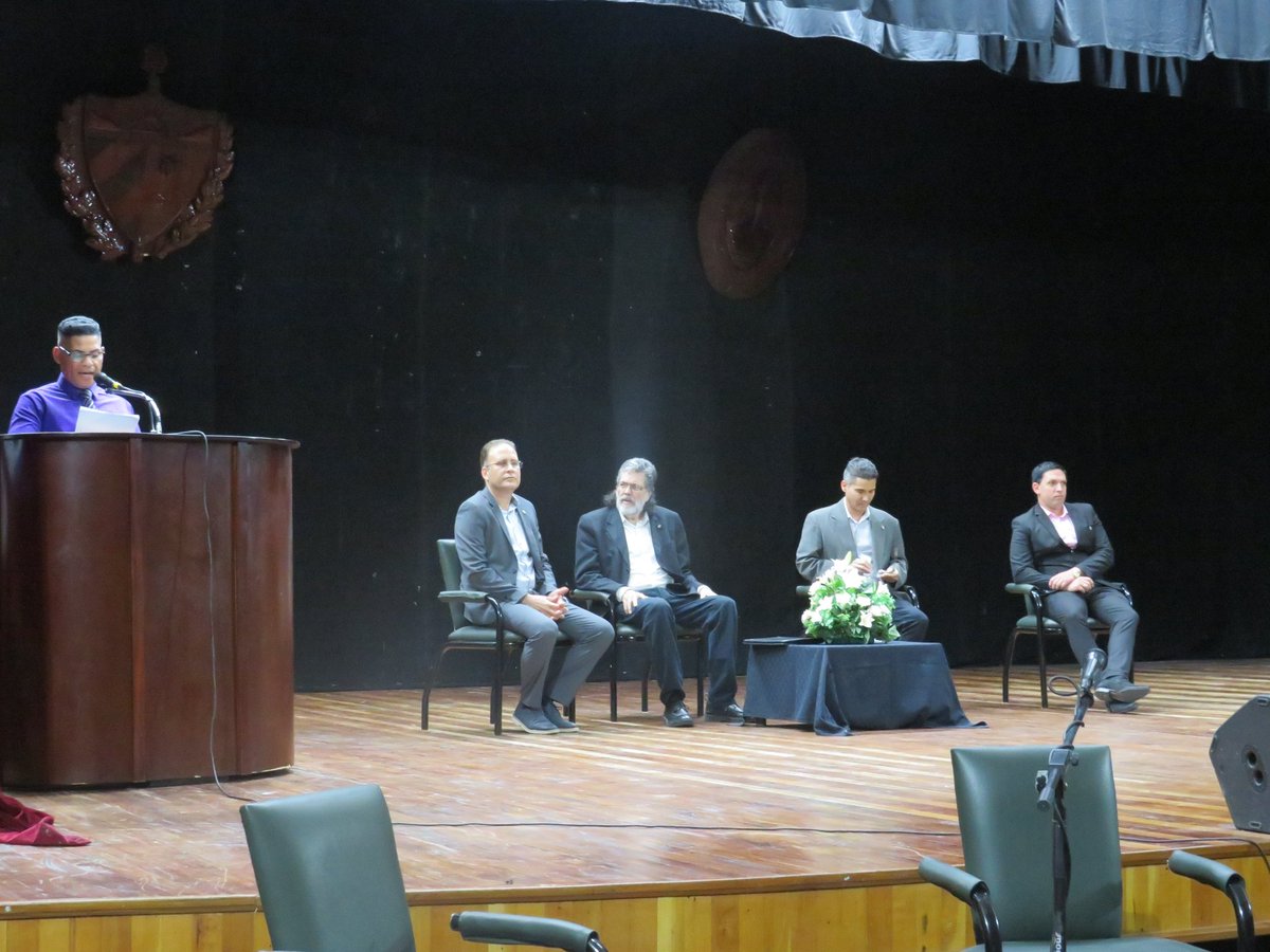 📝 El rector Dr.C <a href="/lbolivera73/">Luis A. Barranco Olivera</a> tiene la palabra para la lectura de la Resolución rectoral/333/2024 y con ello inicia en el teatro de la #UCLVnuestra la entrega de la categoría especial de Doctor Honoris Causa en Ciencias Filológicas al intelectual cubano <a href="/AbelPrieto11/">Abel Prieto</a>