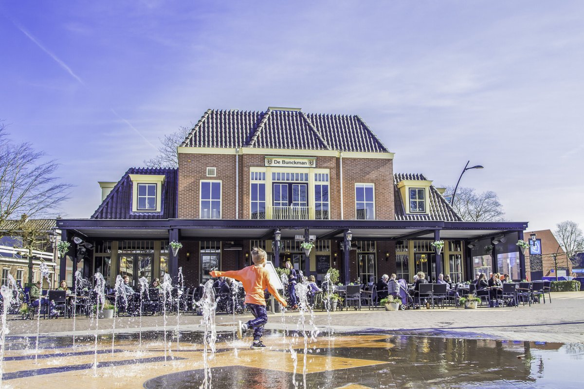 pro98's tweet image. De Barneveldse SGP-jongeren vinden dat terrassen dicht moeten op zondag, zeker nu de musical 40-45 eraan komt. Aron van Iperen schreef een reactie naar de Barneveldse Krant.
pro98.nl/2024/05/zondag…