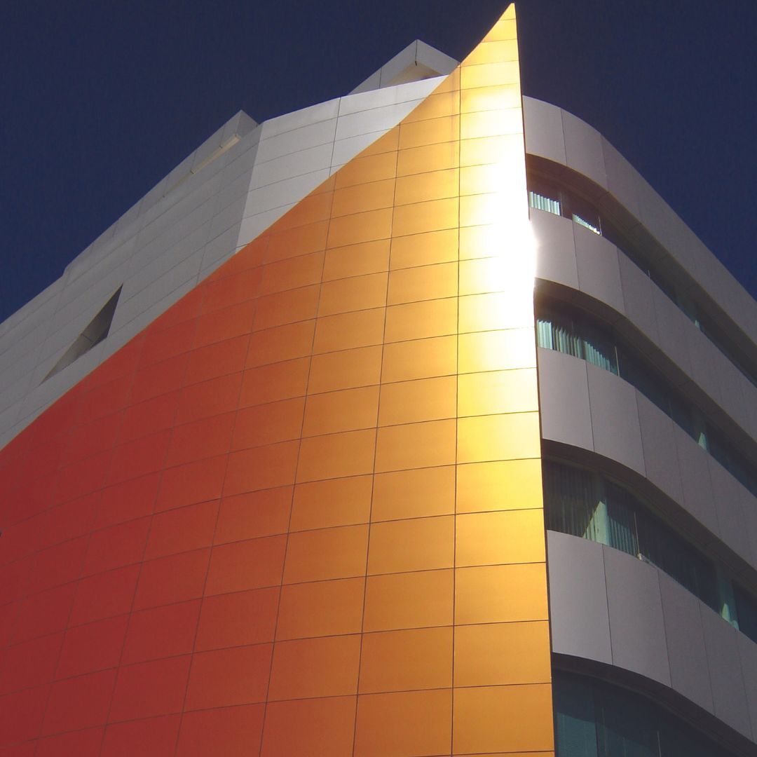 Alpolic_MCM's tweet image. #ALPOLIC Prismatic finishes inspire daring designs. Watch the colors morph as you walk past or as the sun rises and sets. From every angle, you&apos;ll see something new.

Learn more about our Prismatic series: buff.ly/3VdmyQT 

#cladding #metalarchitecture #metalenvelope