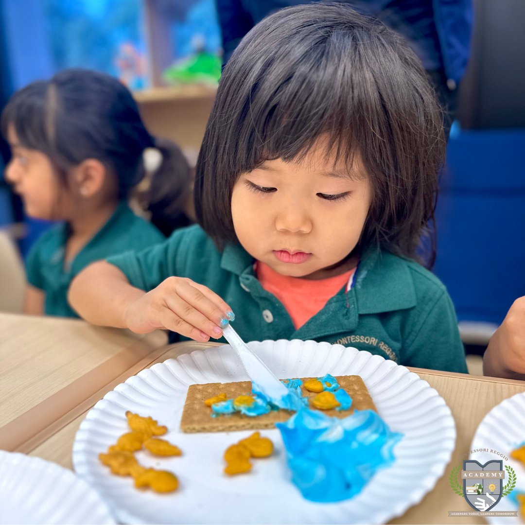 A group of our Primary students created their very own edible aquariums this week! Using various snacks like graham crackers, Cool Whip, and Goldfish crackers, our students practiced their fine motor skills by spreading the Cool Whip and placing the sea animals onto