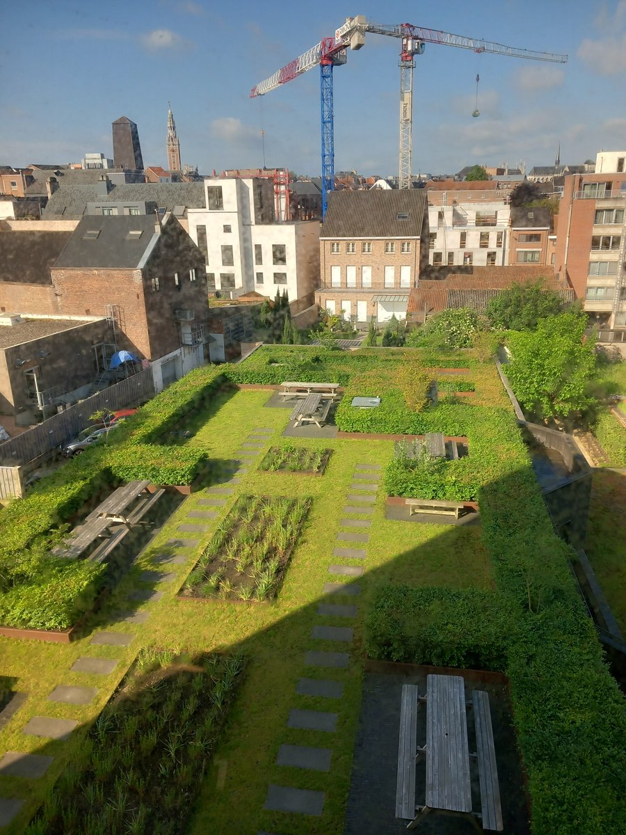 Hele dag vergadering CLT Leuven. Dit dakterras was vanmiddag onze lunchplek. We hadden het slechter kunnen treffen. 😊