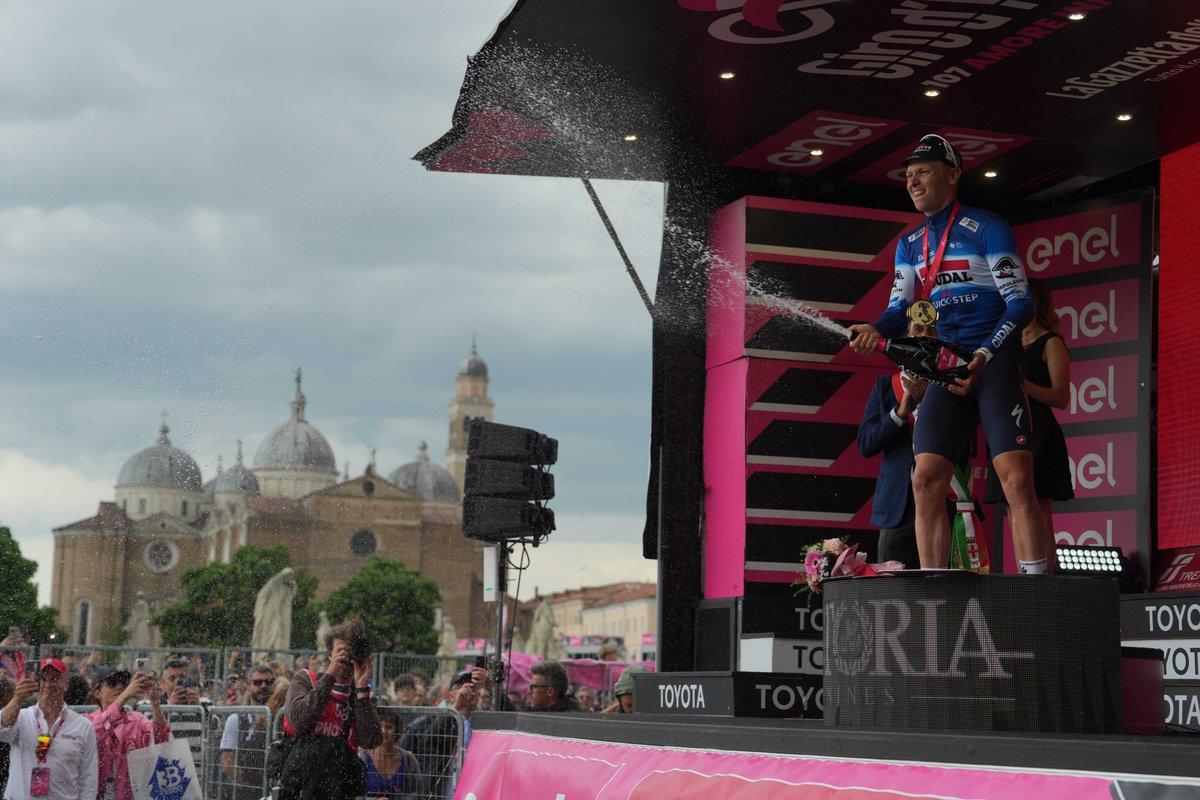 💐 The podium of stage 1️⃣8️⃣: 🥇 🇧🇪 @MerlierTim (SOQ) 🥈 💜 🇮🇹 @MilanJonathan_ (LTK) 🥉 🇦🇺 @kaden_groves (ADC) #GirodItalia