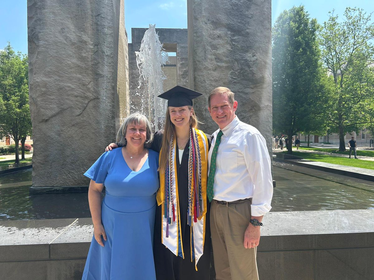 Congrats to <a href="/UrbanCitizen632/">Urban Citizen's 6.3.2</a>'s fab '23 summer intern Lizzie Stifel, who graduated from <a href="/NotreDame/">University of Notre Dame</a> last weekend. Lizzie helped set up the community groups, via <a href="/unddublin/">University of Notre Dame Dublin</a>'s programme.
Her water adventures continue- Lizzie secured a <a href="/princetoninasia/">Princeton in Asia</a> fellowship to work at <a href="/IWMI_/">IWMI</a>.