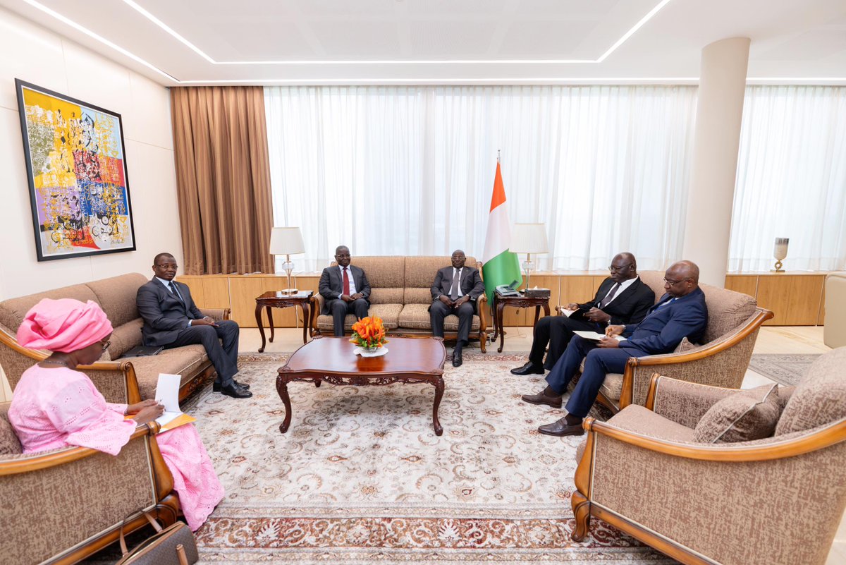 Le Vice-Président de la #CôtedIvoire, @Meyliet_KONE a reçu le Président de la @UEMOA_Officiel, #AbdoulayeDIOP, ce 23 mai à #Abidjan. Le Président de la @UEMOA_Officiel assistera ce 24 mai à la cérémonie d’hommage national à #HenriKonanBEDIE, présidée par @AOuattara_PRCI.