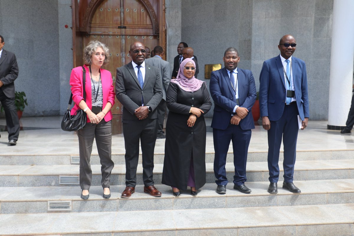 Honored to attend #ViwandaBiashara's 2024/25 budget presentation to Parliament on 21 May 24.  Picture taken in Dodoma, from left #UNIDO OiC Lorence Ansermet, Deputy Minister Exaud Kigahe, Minister Dr. Ashatu Kijaji, Permanent Sec. Dr. Hashil Abdallah, UNIDO NPS Vedastus Timothy.