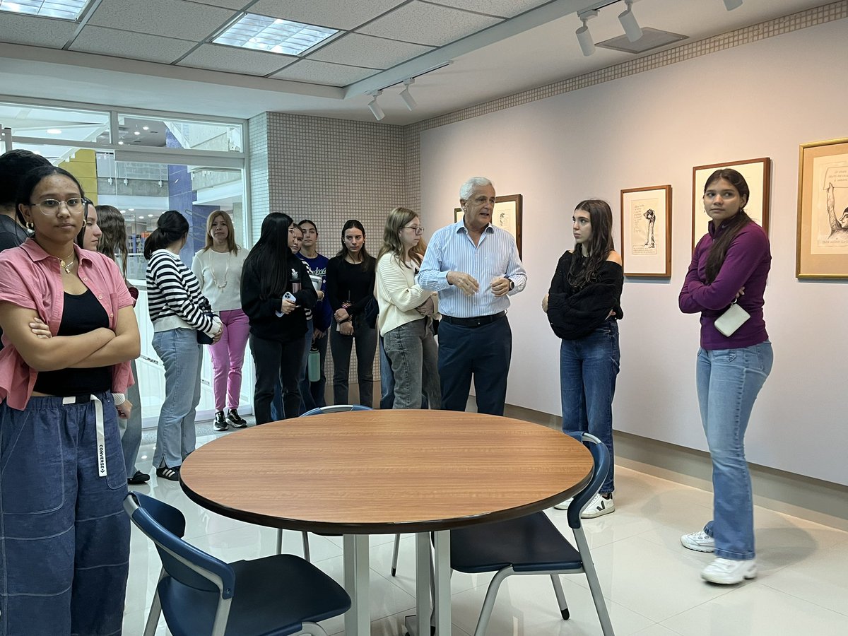 ArquitectUCAB's tweet photo. El arquitecto Oscar Capiello y el Ingeniero estructural Nicolás Labropoulos explican, durante este recorrido por la @BibliotecaUCAB, cómo se diseñó este espacio funcional y aclaran las dudas e interrogantes de los estudiantes de la carrera de Arquitectura y público general. https://t.co/kuKr2Whds5
