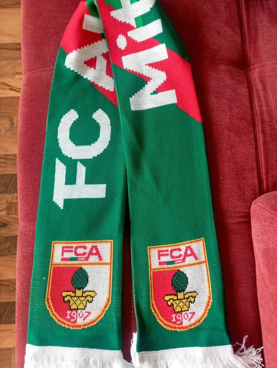 Willkommenspaket vom @FCAugsburg endlich da ❤️💚🤍