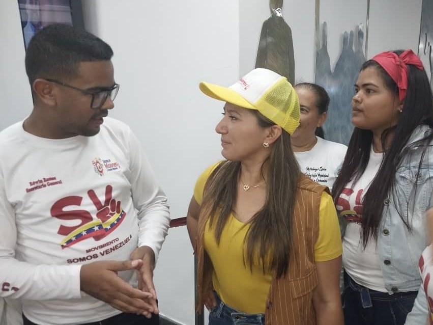 En desarrollo// <a href="/OviedoPSUV/">Tito Oviedo</a> Vanguardia misionera le da la Bienvenida al Edo Bolívar, municipio Caroni a nuestra Secretaria ejecutiva del <a href="/MSVEnLinea/">Somos Venezuela | MSVEnLinea</a> Ministra <a href="/jhoagaby/">Jhoanna G Carrillo M</a>. 

#LaEsperanzaEstaEnLaCalle 
#SomosAmorEnAcción