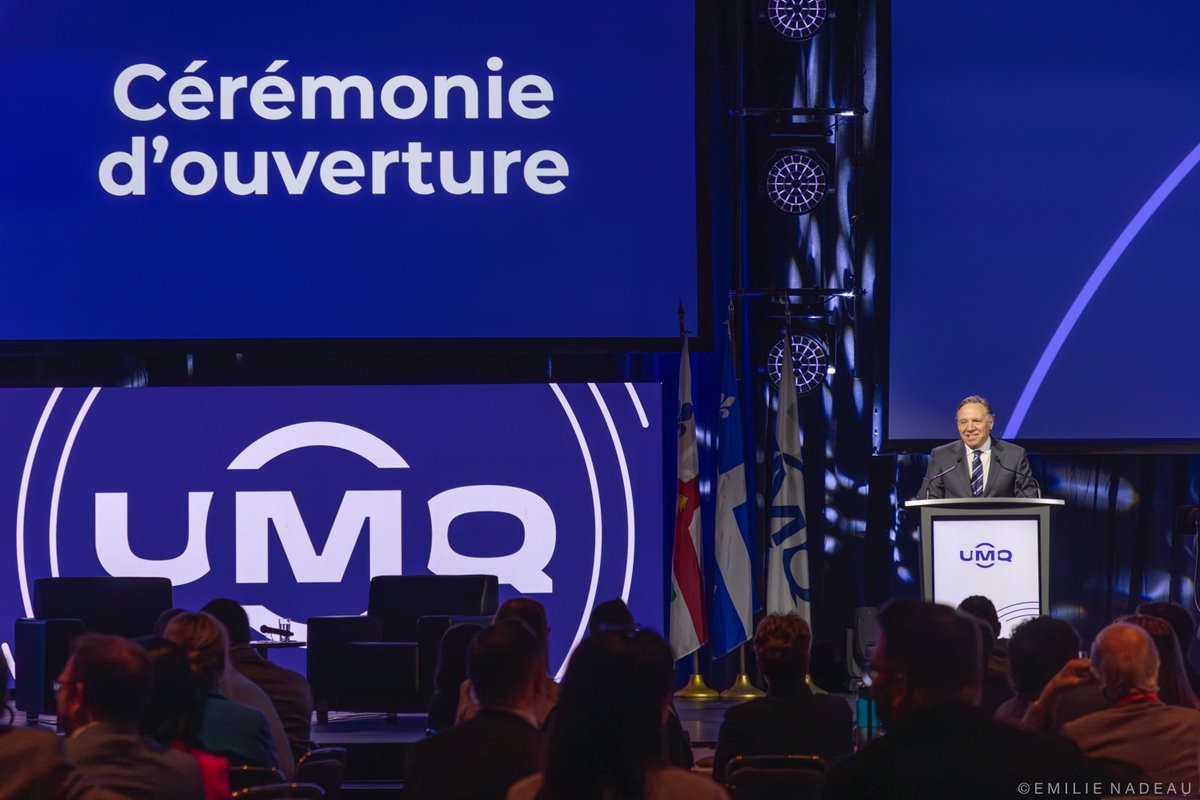 Ce matin, j’étais aux assises annuelles de l’<a href="/UMQuebec/">Union des municipalités du Québec (UMQ)</a> avec la ministre <a href="/AndreeLaforest/">Andrée Laforest</a>.

Plus que jamais, le gouvernement et les municipalités doivent travailler ensemble. On fait face à plusieurs défis, notamment en matière d’environnement, de transport collectif, d’habitation,