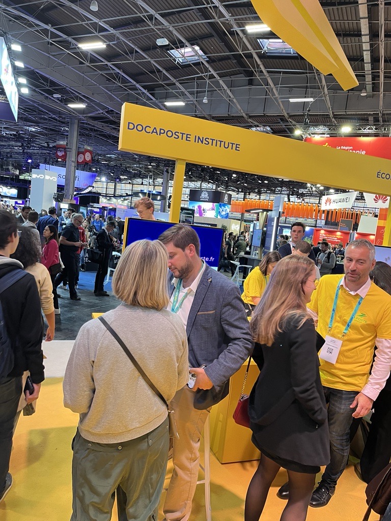 Doca_Institute's tweet photo. #Vivatech | Day 2️⃣
Une deuxième journée riche en rencontres et échanges autour de la formation professionnelle sur le stand @GroupeLaPoste  à #Vivatech
Toutes les offres d’accompagnement de @Doca_Institute  s’adaptent aux besoins des entreprises en pleine #transformationnumérique https://t.co/4QRL07BQIE