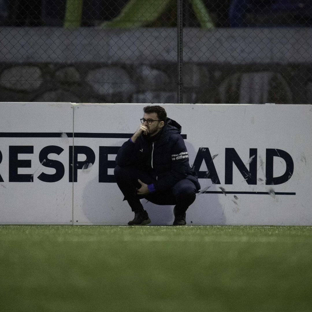 ConferenceESP's tweet photo. Pero en lo que respecta al fútbol, este equipo está dirigido por el gerundense Xavi Carmona, de apenas... ¡29 años!

🇵🇹 Un equipo con mucha presencia de futbolistas de habla portuguesa (4 portugueses y 3 brasileños) que tiene en su mano la oportunidad de hacer historia. https://t.co/4B1Cr8Ee6T