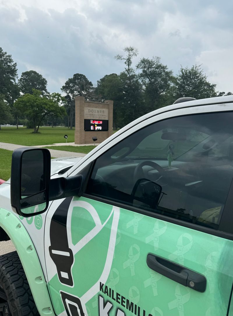 kmillscharity's tweet image. Amazing presentation at @DoerreKISD  yesterday, over 1,200 students have been impacted by KMF! We are grateful for the unwavering support of @Halliburton  Charitable Foundation for providing this incredible opportunity 💚 #Schoolprograms #BuckleUp4Kailee #HighFivestoSaveLives ✋