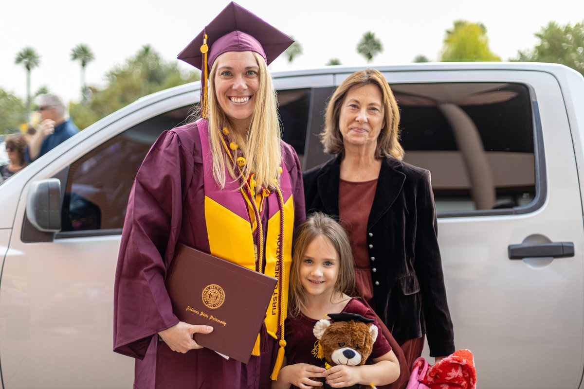 🎓 #ThrowbackThursday to our unforgettable Fall 2023 and Spring 2024 convocations! 🍂🌸 Here's to our graduates who we now welcome to our alumni family.

#ASUGrad #BarrettGrad2023 #BarrettGrad2024 #WeAreBarrett #CollegeGrad