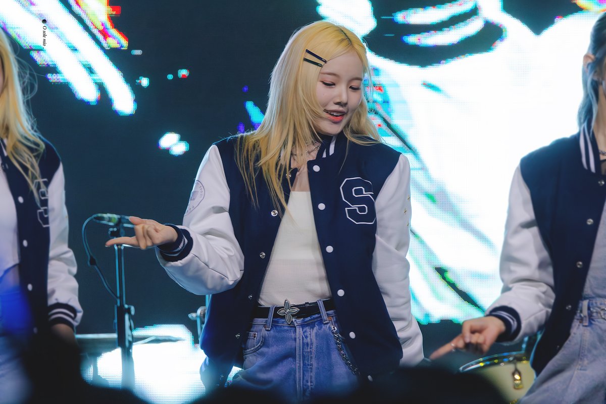 240521  

#Weeekly #위클리 
#LeeSoojin #이수진