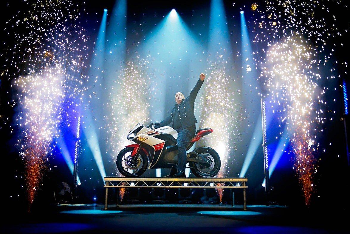 Are you ready for Illusions Impossible?? Come and witness the impossible in this family-friendly show in 2025. From card tricks and mind-reading stunts to grand-scale stage illusions and death-defying escapes. Sat 19 Apr 2024 yvonne-arnaud.co.uk/whats-on/illus…