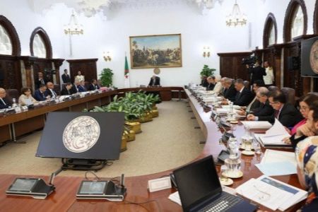 Algérie : le président ordonne des mesures pour améliorer l’Internet agenceecofin.com/internet/2305-…