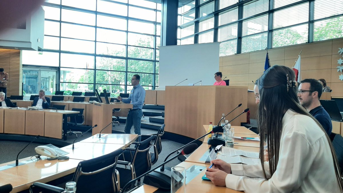 Die Anhörung der Petition zur Universität #Jena geht los. Konstantin Freuer stellt unsere Petition vor. Hier kann man auch online zuhören: thueringer-landtag.de/plenum/landtag…