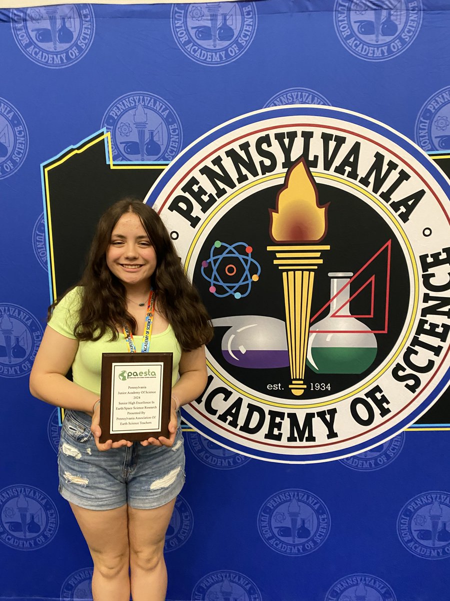 PAESTA's tweet image. Congratulations to Gianna Kennelly from Oakland Catholic HS @OCHS_Pittsburgh for winning the 2024 PAESTA  High School Award for Earth Science Research at the PJAS annual Science Fair competition at Penn State University on Mon, 5/20/24. @PJASorg 🏆🥇🎉
Way to go Gianna!