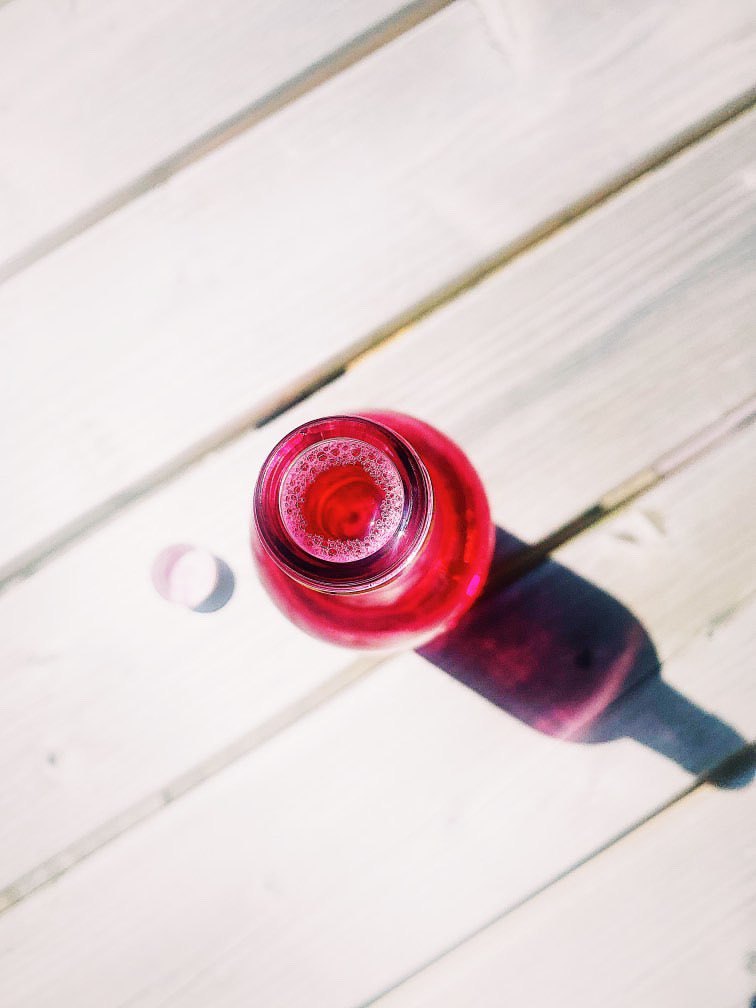 feigherysfarm's tweet photo. The true definition of no waste β¦ when you refill with water your empty @feigherysfarm Beetroot Juice bottle and you get this pretty result β¦ #everylastdropcounts
Thank you β¨ @JulieWard_ π· who always captures the every detail β₯οΈ https://t.co/zsqFYAd0kF