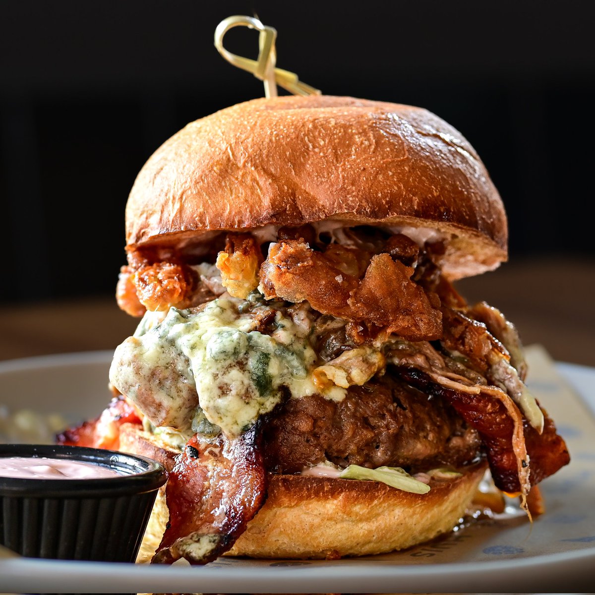 🍔 NEW SPECIAL! 🍔

GOOD BURGER Handmade beef patty, topped with 3 herb rubbed pulled pork, treacle candied bacon, blue cheese, shredded lettuce, onion straws & cherry mayo 

#restaurant #belgianbeer #craftbeer #hampshire #portsmouth #southsea #huissouthsea