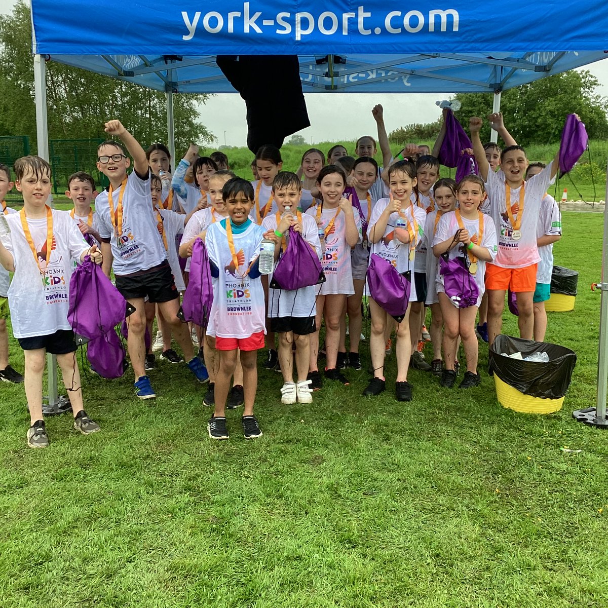 The weather didn't stop our amazing children at the Brownlee Triathlon #CamblesforthPE @brownleefdn @yorksport1 @UniOfYork They swam, cycled and ran before receieving a goodie bag.