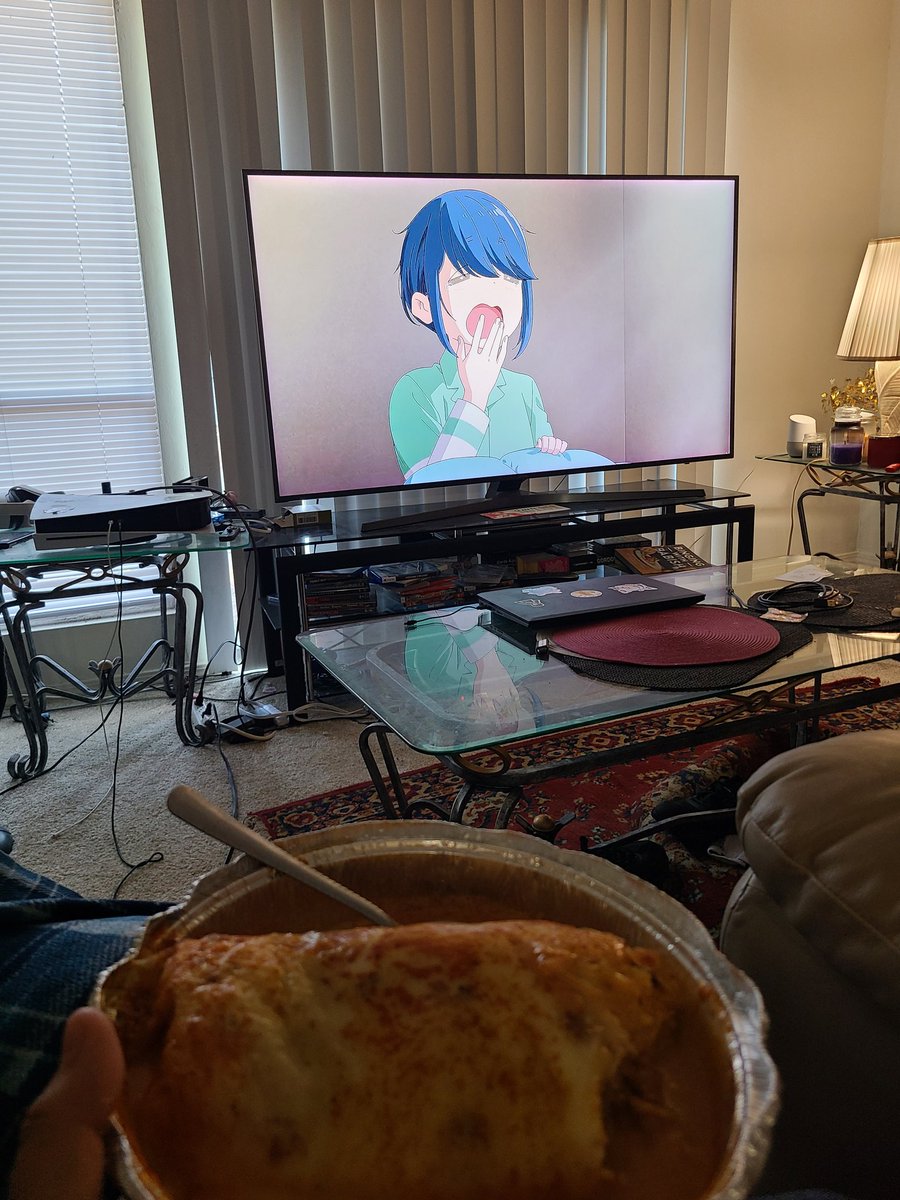 Flight doesn't leave for another 9 hours 
Time for a big Burrito and Yuru Camp Movie