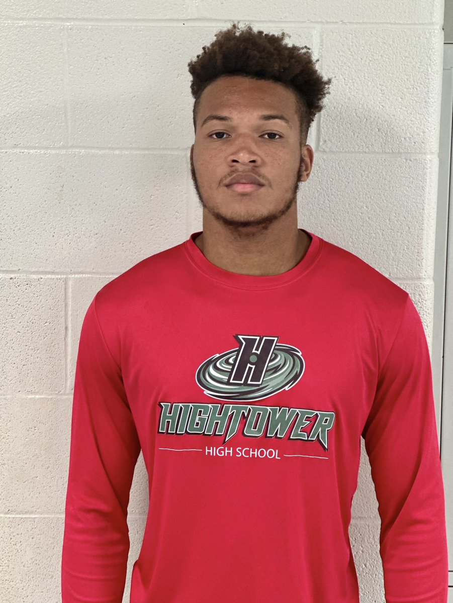 Devyn Phillip @I_am_devyn, DE C/O ‘26 HS: Hightower (TX) 5 offers already as a sophomore Disruptor of offensive tempo Sheds blocks by using hands🙌 effectively Great Closing speed 50 tackles,25 TFL, 12.5 sacks,10 QB Pressures, 2 FFs as a C/O ‘26 3.7gpa #OfferDevynPhillip
