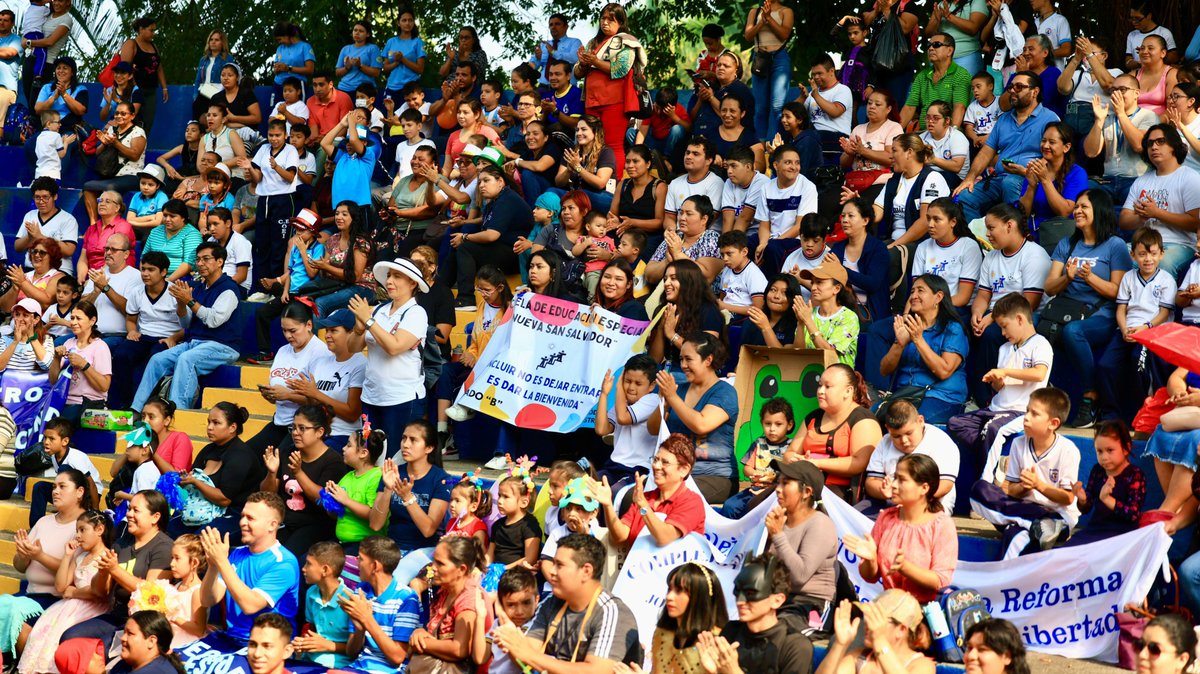 indeselsalvador's tweet photo. #FestivalDeportivo 🥳🎉 | Personal del INDES y @EducacionSV desarrollan esta mañana el Festival Deportivo para Estudiantes con discapacidad como parte de los LX Juegos Deportivos Estudiantiles Nacionales.

Más de 350 estudiantes se han hecho presentes en el Complejo Deportivo El Cafetalón para participar en las pruebas de Atletismo y Kids' Athletics.

#ConstruyendoElCamino