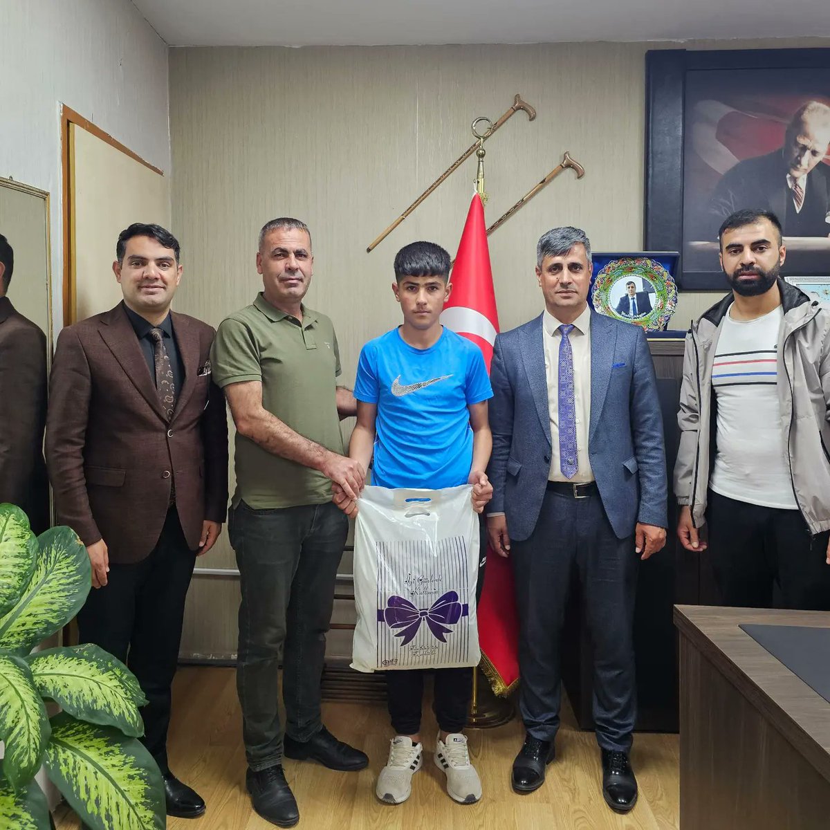 📌Türkiye 3.lüğü ve Türkiye 5.liği
Ahlat HEM bünyesinde açılan MUAY THAI Kursu öğrencilerimiz Yıldızlar Türkiye Şampiyonasında; 60 kiloda Türkiye 3.sü,45 kiloda Türkiye 5.si olmuştur. Tebrikler🇹🇷 <a href="/Yusuf__Tekin/">Yusuf Tekin</a> <a href="/batuhan__bingol/">Batuhan Bingöl</a> <a href="/BilalGur30/">Bilal GÜR</a>