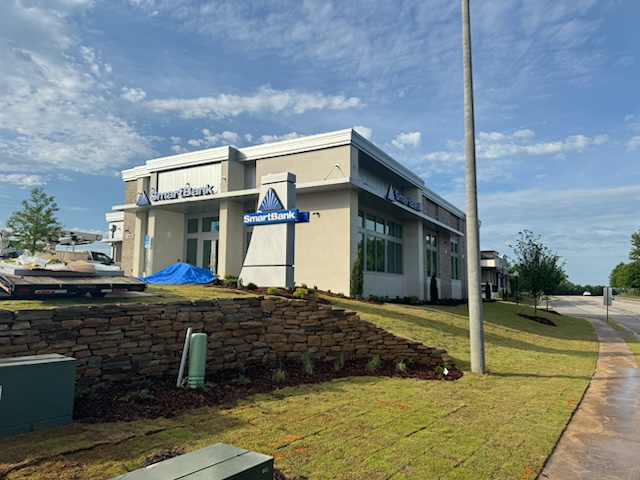 SmartBank's tweet photo. Exciting News, Auburn! 
We are super excited for the opening of our brand-new location, and we can’t wait to welcome you to our new home!
Opening Date: Mon. June 3rd
New Location: 1940 E Samford Avenue

We can’t wait to serve you better in our new Auburn location! #SMBKAuburn 💙 https://t.co/oKp5zWB5bN