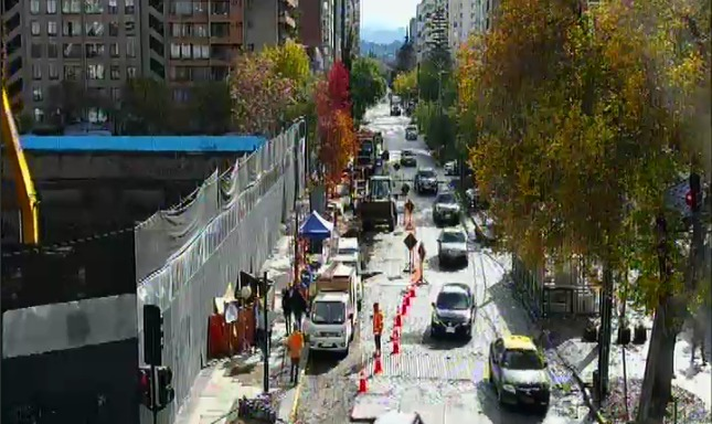 Ahora (11.43) Ocupación de pista derecha por trabajos en Manuel Montt antes de llegar a Irarrázaval. Precaución #Ñuñoa