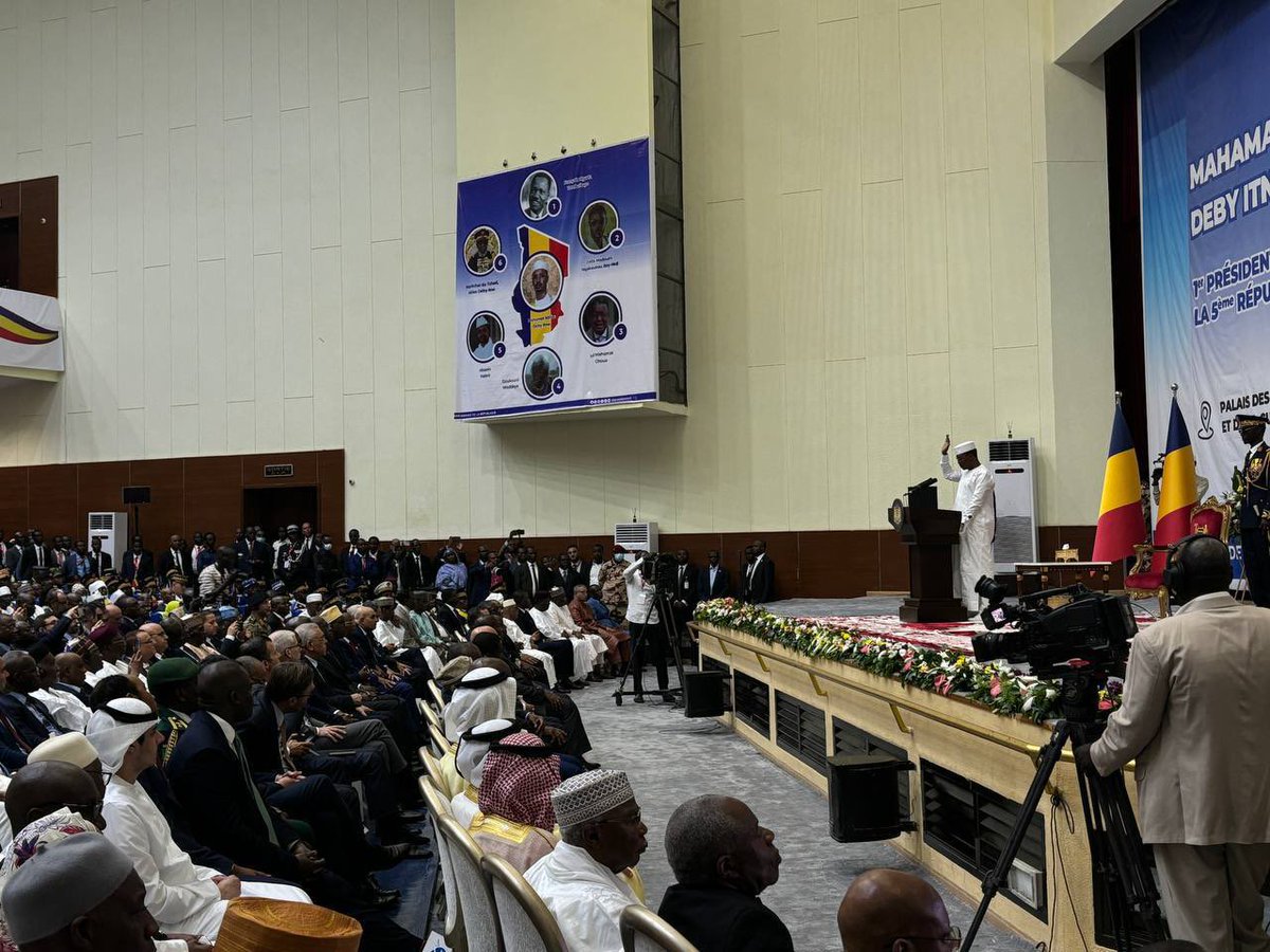 Aujourd’hui à N’Djamena pour représenter le Président @EmmanuelMacron à l’investiture du Président de la République, @GmahamatIdi. La République du Tchad et la France sont des partenaires de longue date, et nous continuerons à l’être. Merci pour votre accueil, Monsieur le