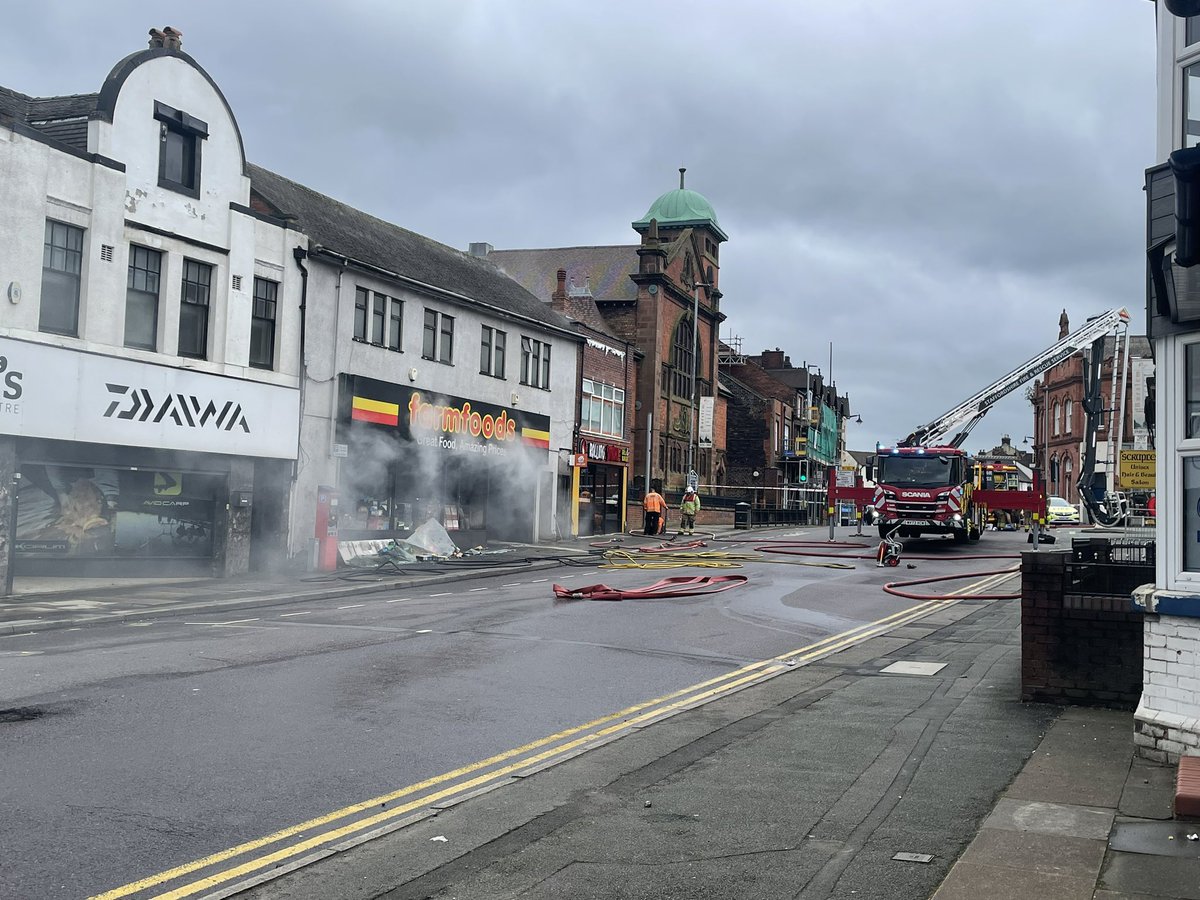 Four fire engines from @StaffsFire remain at the scene of a blaze that broke out at a shop on Moorland Road in #Burslem this afternoon. A number of roads in the town have been sealed off.