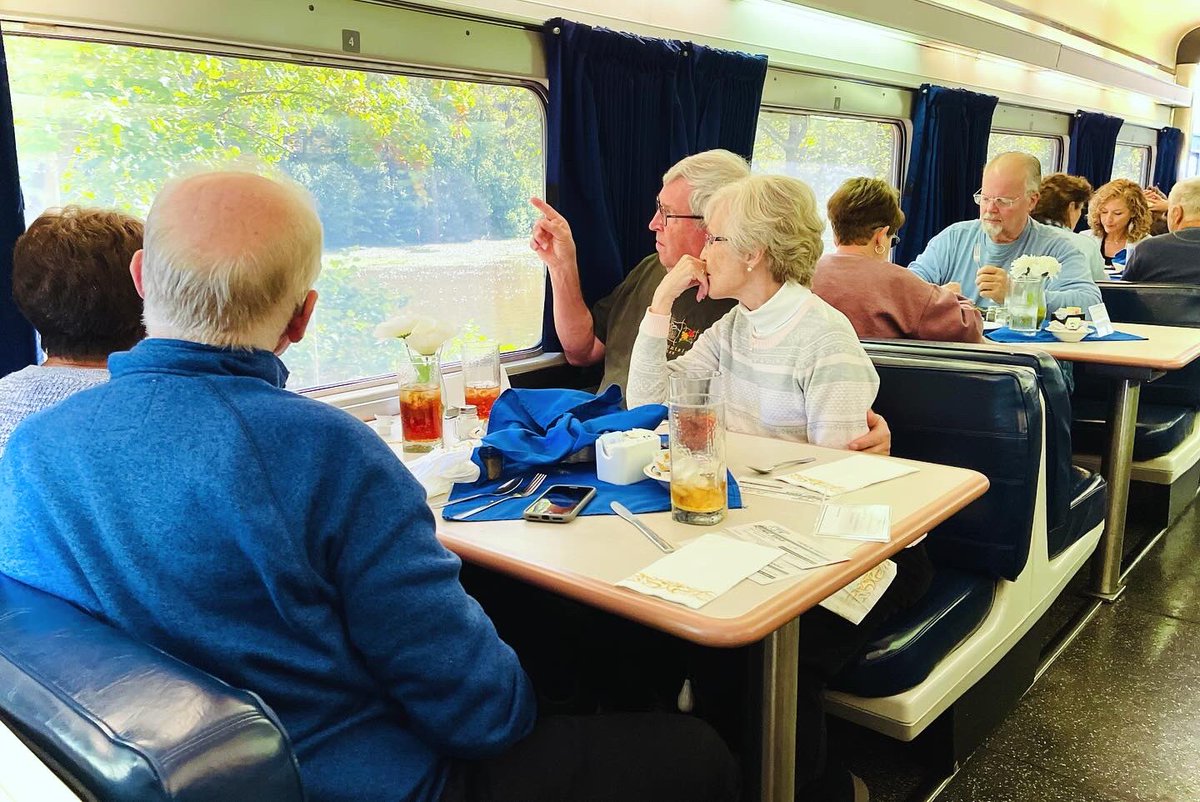 Did you know we are a dining train? With 5 classes of service, you create your perfect train travel! 👍🤗