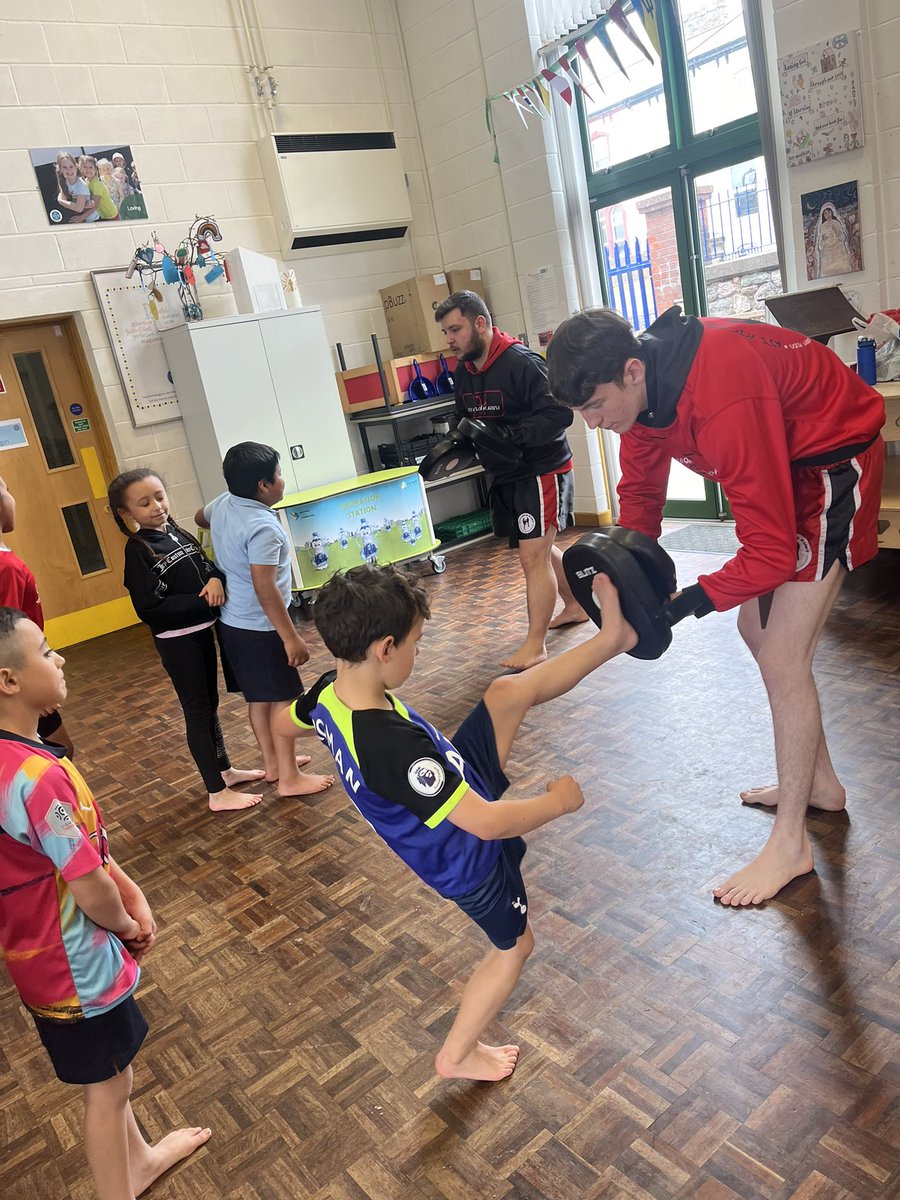Diolch @WelshRocky_1983 for the amazing Kickboxing session. Dosbarth St Francis loved it 🥊