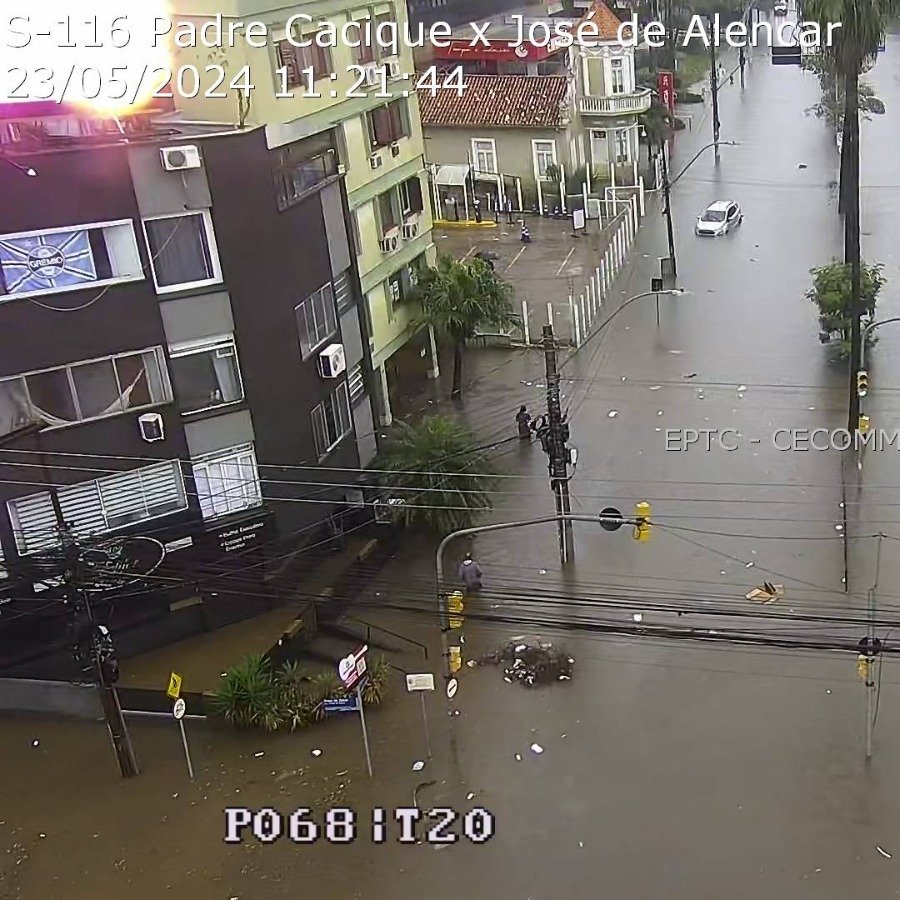 matheuspggomes's tweet photo. Silêncio absoluto de Sebastião Melo sobre os alagamentos que acontecem em vários pontos de Porto Alegre!

Já são horas de apreensão e NENHUMA ORIENTAÇÃO DO PREFEITO!

Quem está nessas regiões e limpou a sua casa ou o seu comércio foi pego de surpresa, de novo!

CADÊ O PREFEITO?